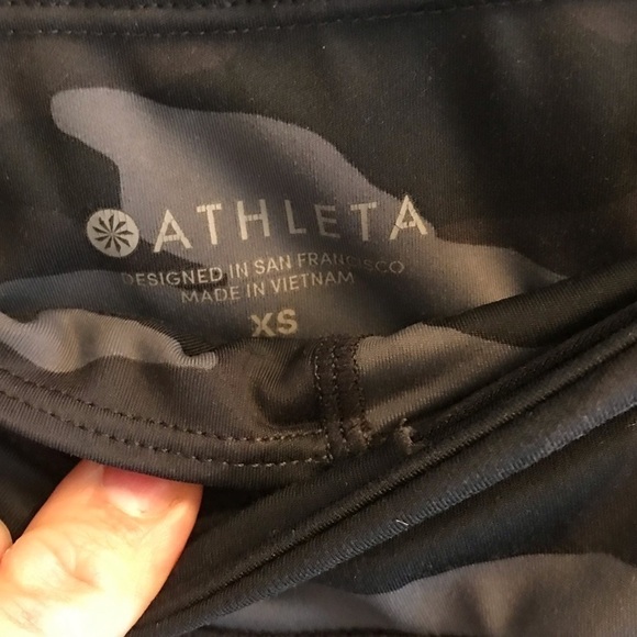 women’s XS Athleta leggings in urban camouflage. - Picture 2 of 3
